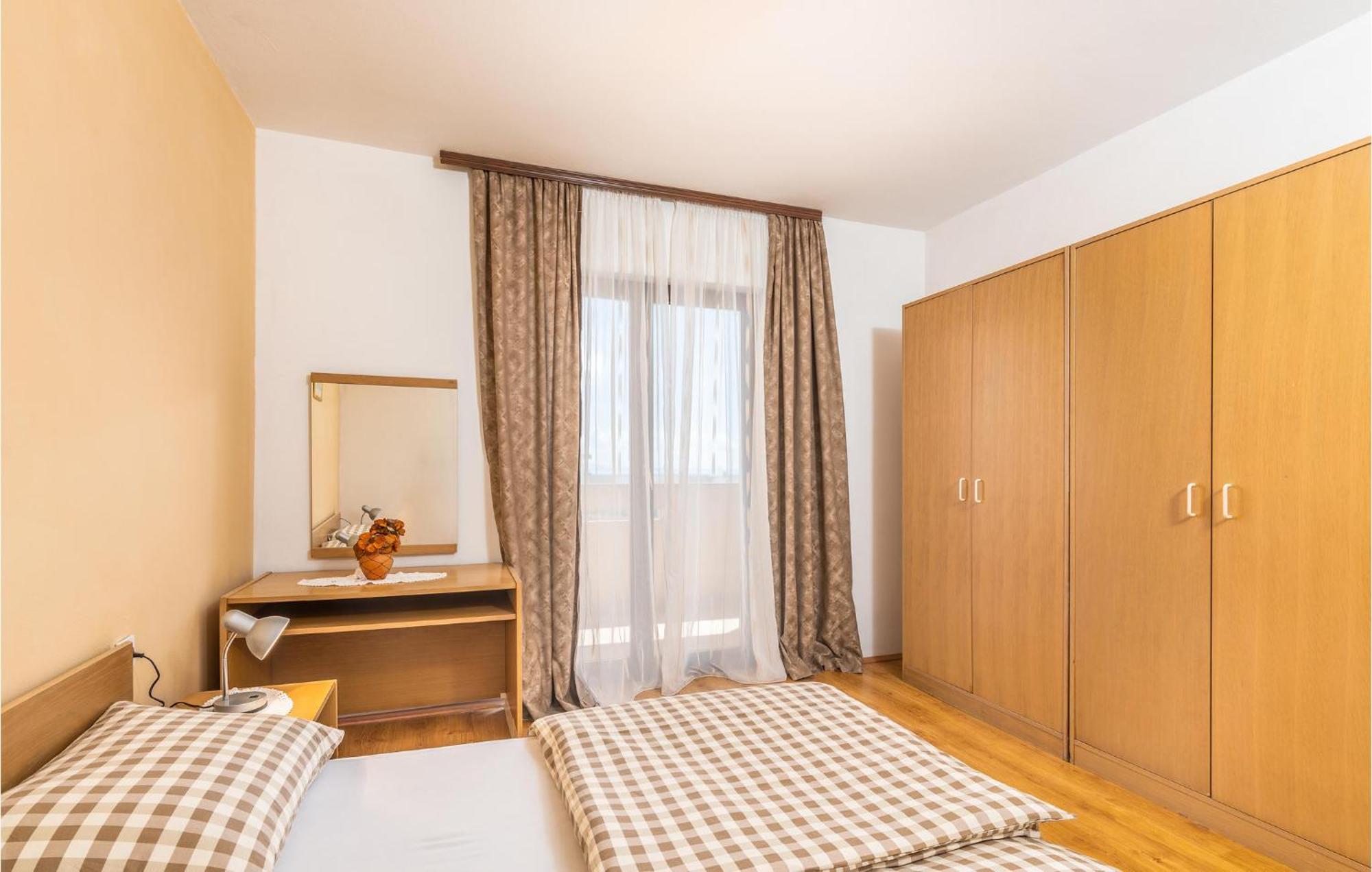 Gorgeous Apartment In Krk With Wifi Krk Town Exterior foto